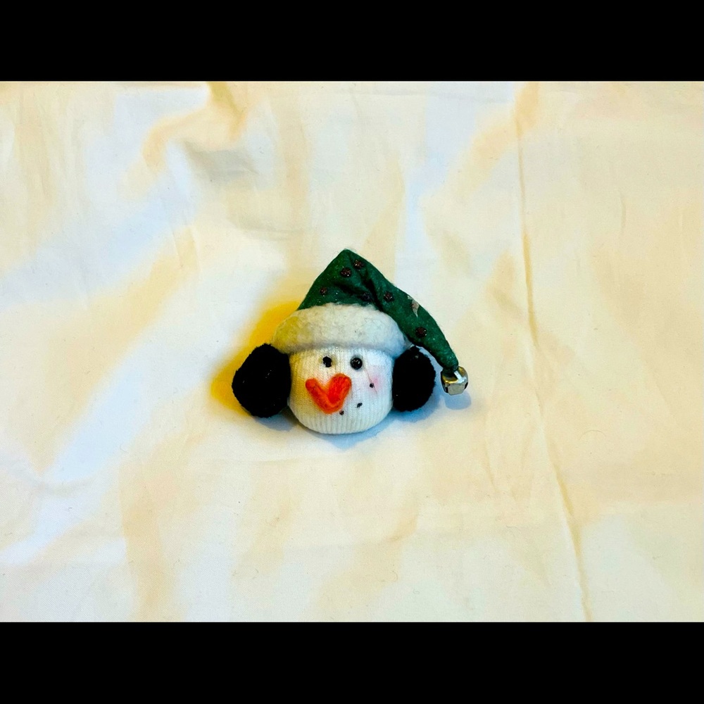 Snowmen Holiday Pin - Picture 2 of 5